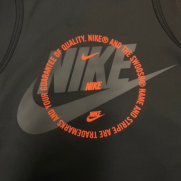 Nike Sports Utility Graphic Halter Zip Vest in Black L NWOT - Picture 3 of 6